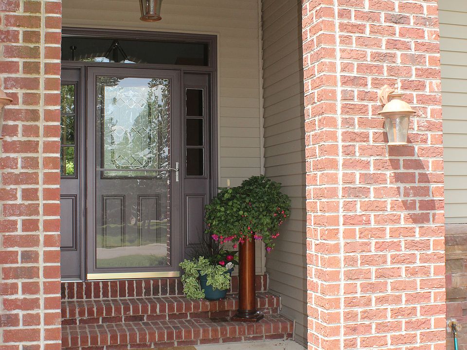 2nd image of 2702 Juniper Ln