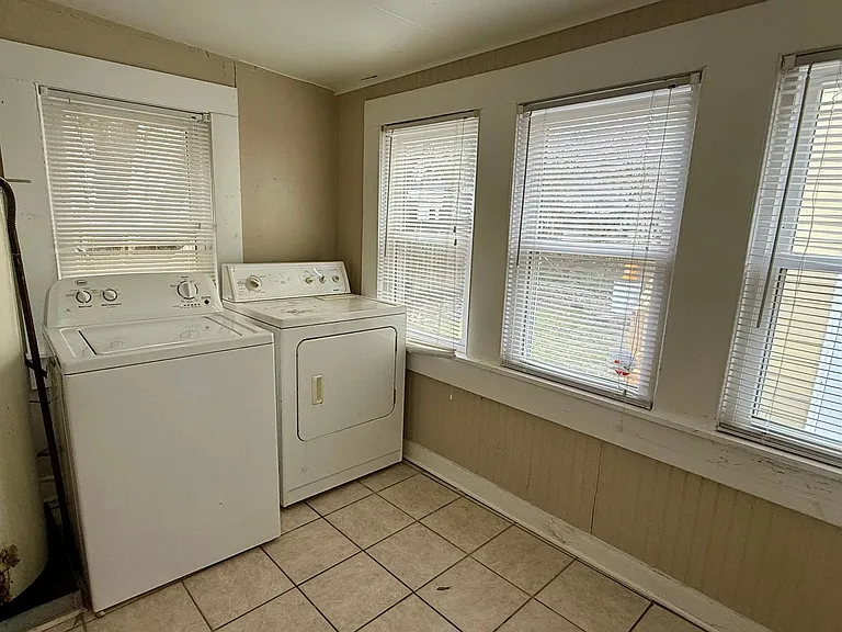 835 Iris St — Photo 9