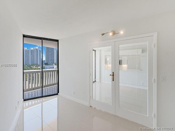 3rd image of 1000 Island Blvd #1008