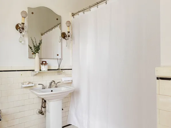 975 Park Avenue image 10 of 16