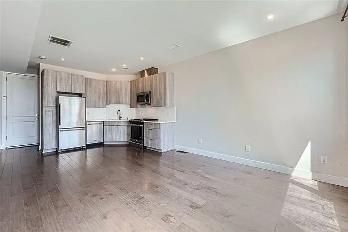 3807 N Franklin St — Photo 4