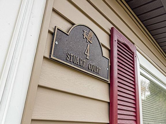 4th image of 4 Stuart Ct