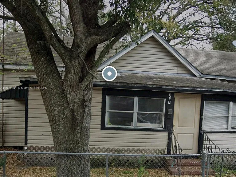1517 Logan St — Photo 30