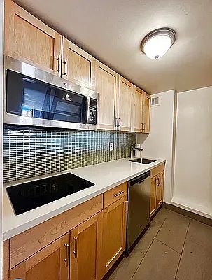 3rd image of 690 Greenwich St APT 4F