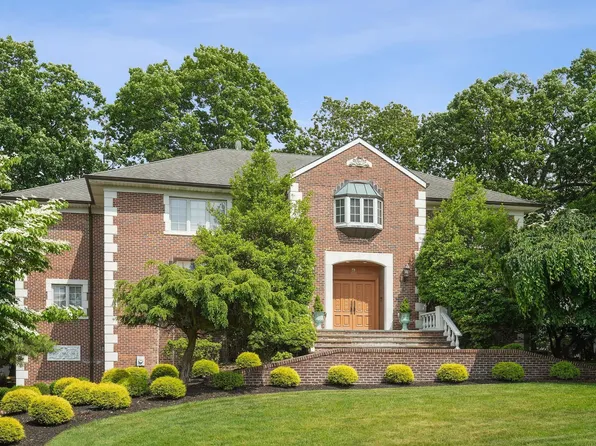 9 Carmella Ct, Cedar Grove, NJ 07009