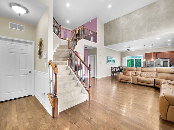 3rd image of 1031 Ravendale Ct