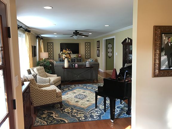 3rd image of 510 Woodland Dr