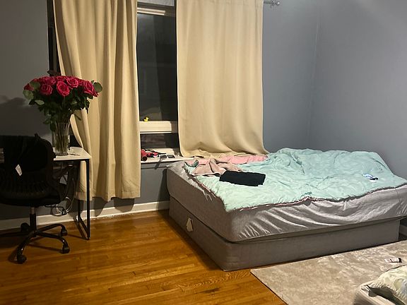 3rd image of 5335 N California Ave #307