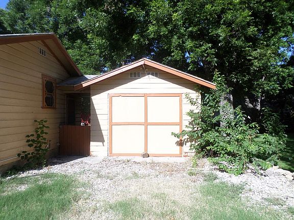 4th image of 209 S Avenue J