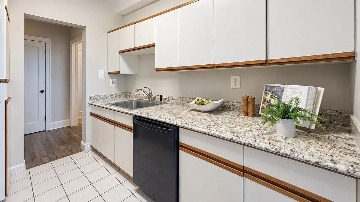 1 bed, 1.0 bath, 720 sqft, $2,200 — Photo 1
