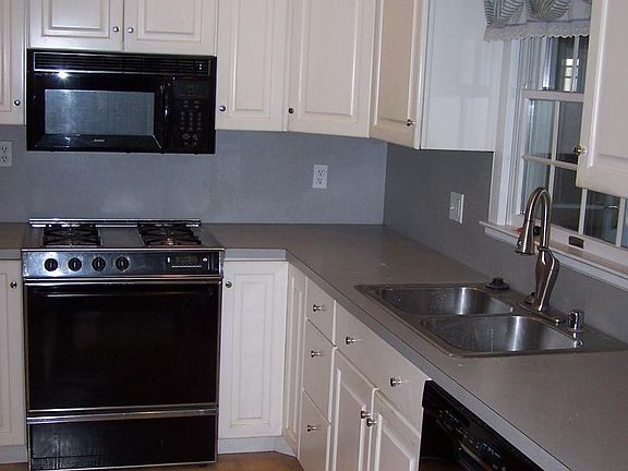 5th image of 938 Creek Dr