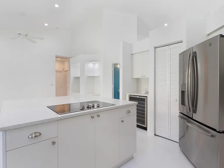 5279 Brookview Dr — Photo 17