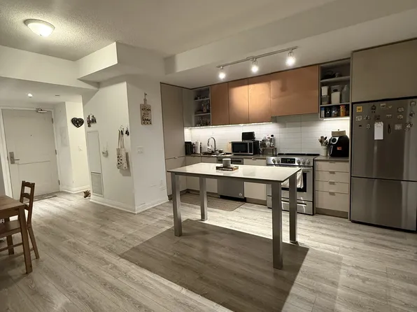 10 Gibbs Rd #712, Toronto, ON M9B 0E2