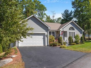 17 Red Oak Dr, Gilford, NH 03249