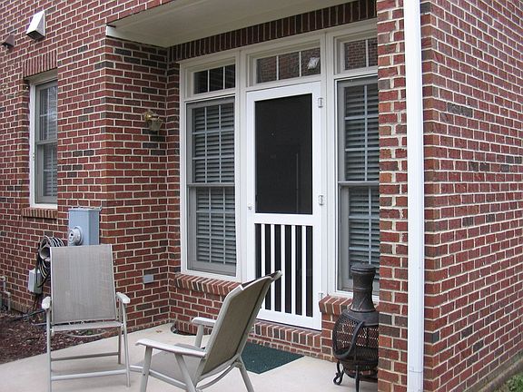 Door from DR opens to Patio