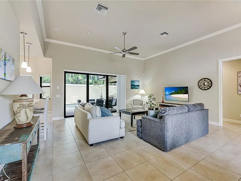 1221 Briarwood Ct — Photo 3