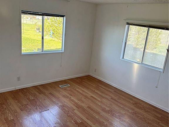 3rd image of 1890 Anns Rd