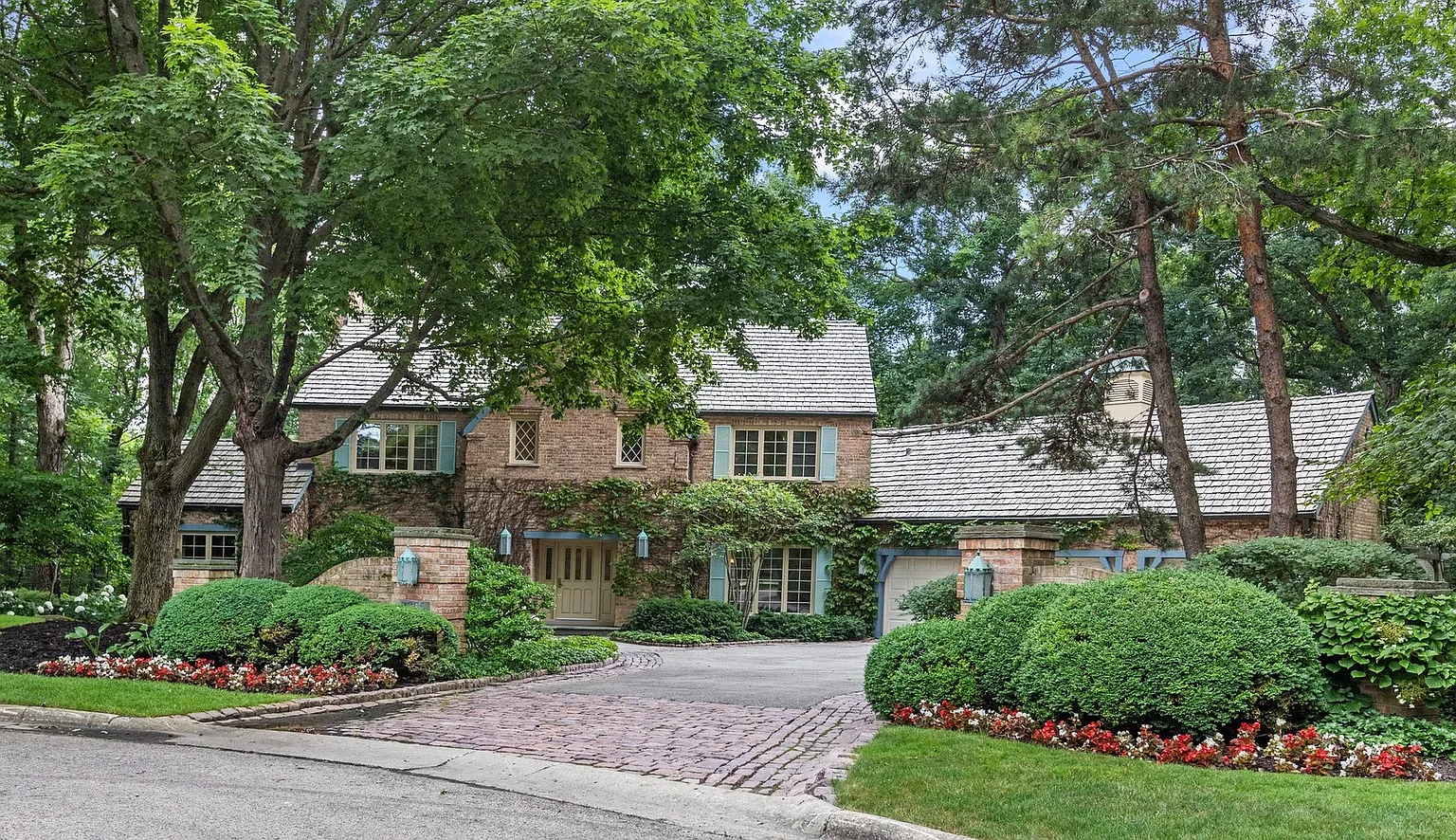 1265 Loch Ln photo 1