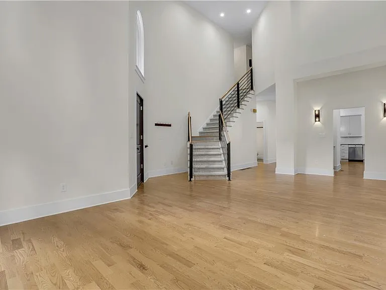 3228 Silver Lake Dr NE — Photo 4
