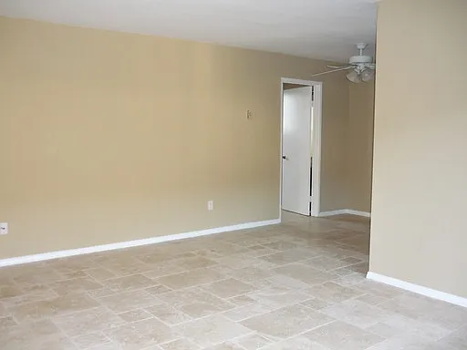 La Paloma Apartments — Photo 4
