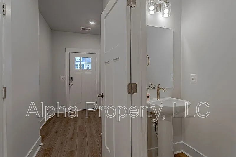 3 bed, 2.5 bath, 1681 sqft, $1,695 — Photo 3