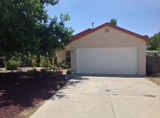 4 Stuart Dr, Los Lunas, NM 87031