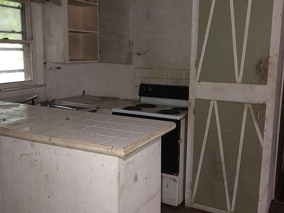 3rd image of 922 Nandina St
