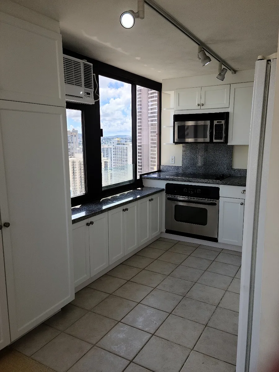 Photo 2 of 20 - 343 Hobron Ln #2901 - Honolulu, HI Building Photo - 343 Hobron Ln #2901