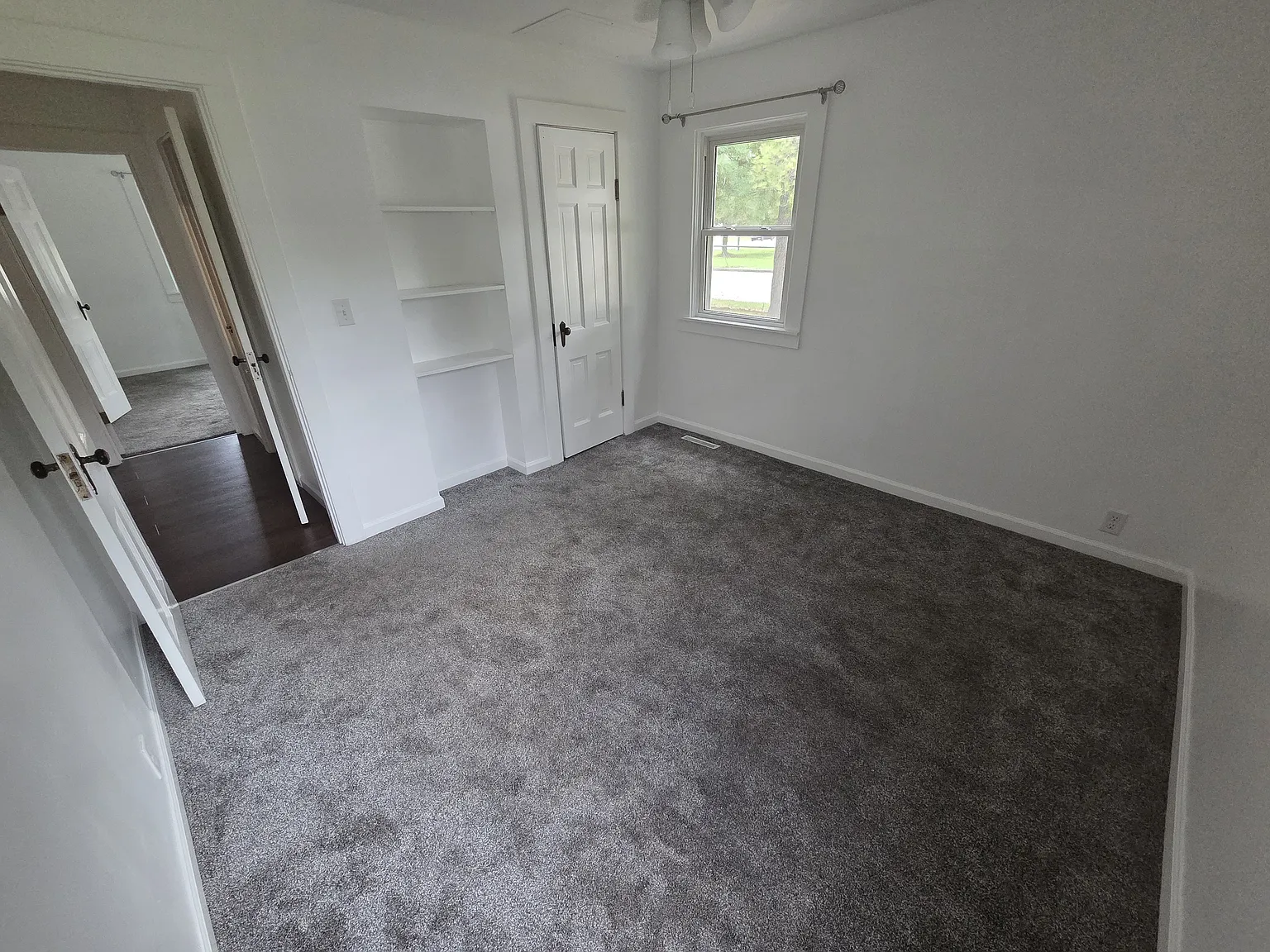 4 bed, 1978 sqft, $2,100 — Photo 4