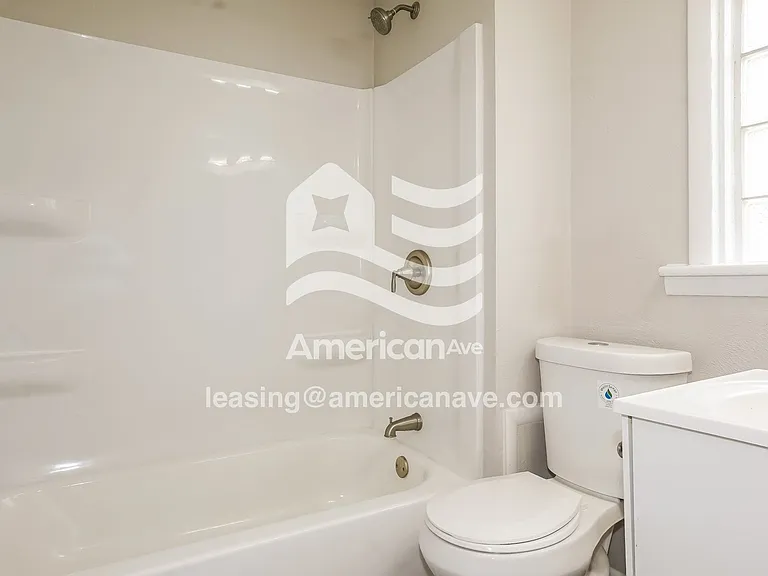 1491566_011_bathroom_13903747.jpg