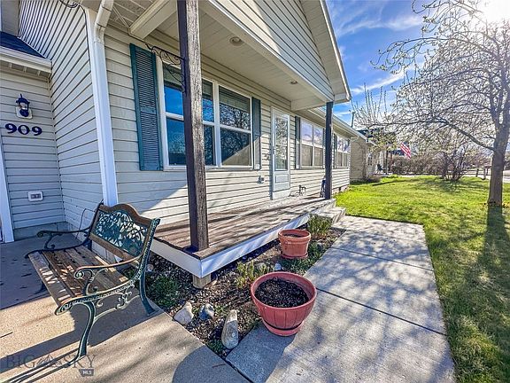 2nd image of 909 Paisley Dr