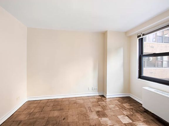 4th image of 305 E 40th St #10Y