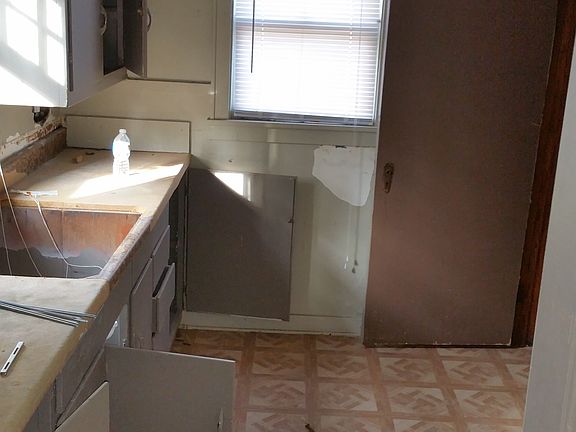 5th image of 4424 Monroe Ave