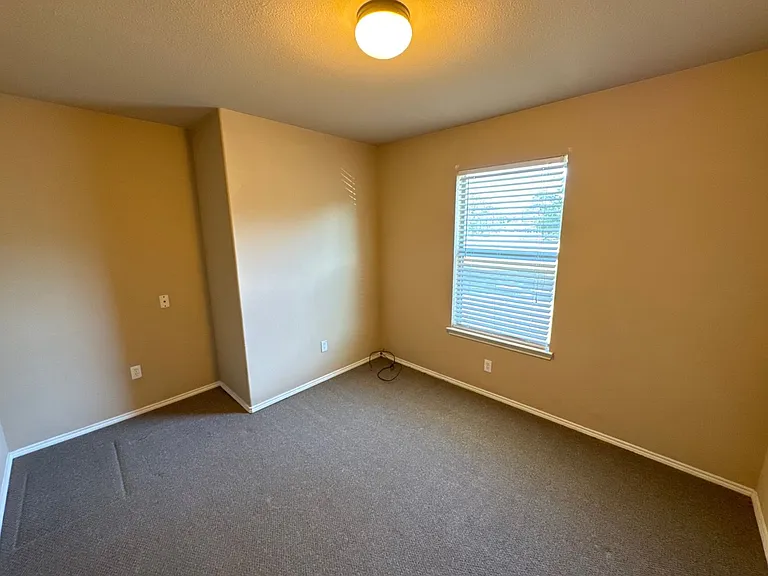 2725 Lovers Ln — Photo 31