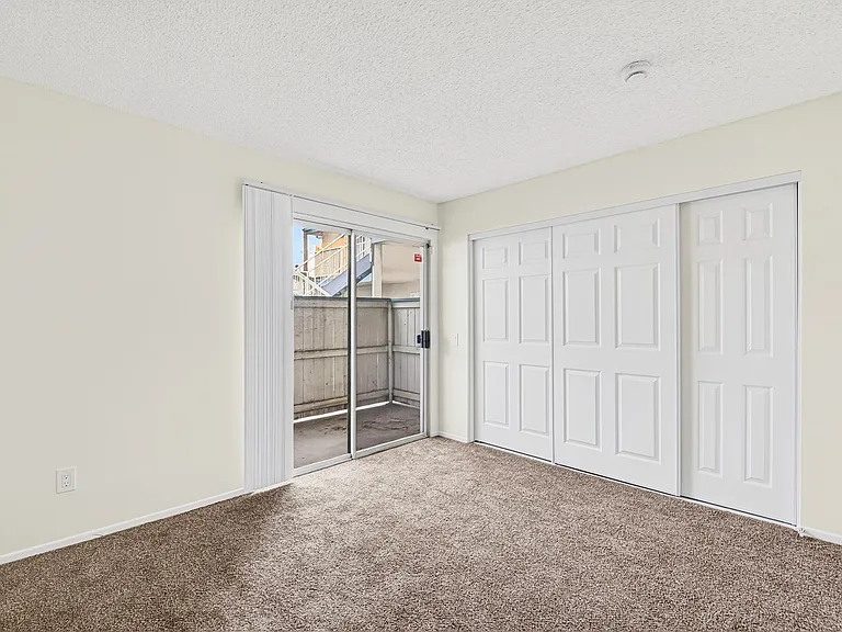 1075 Loma Ave — Photo 21