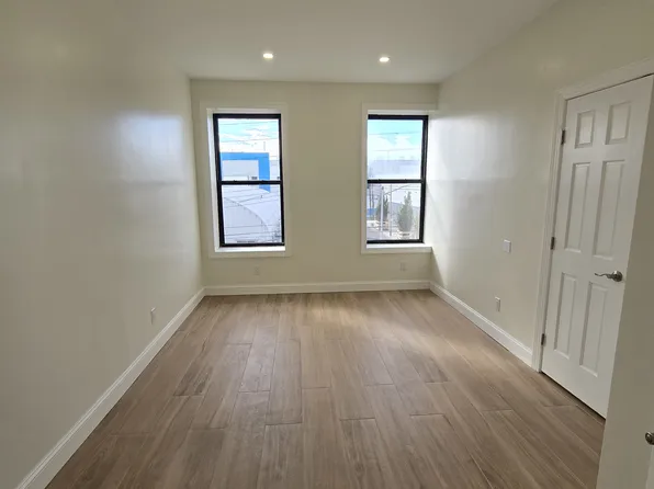 72 Van Dyke Street image 9 of 17