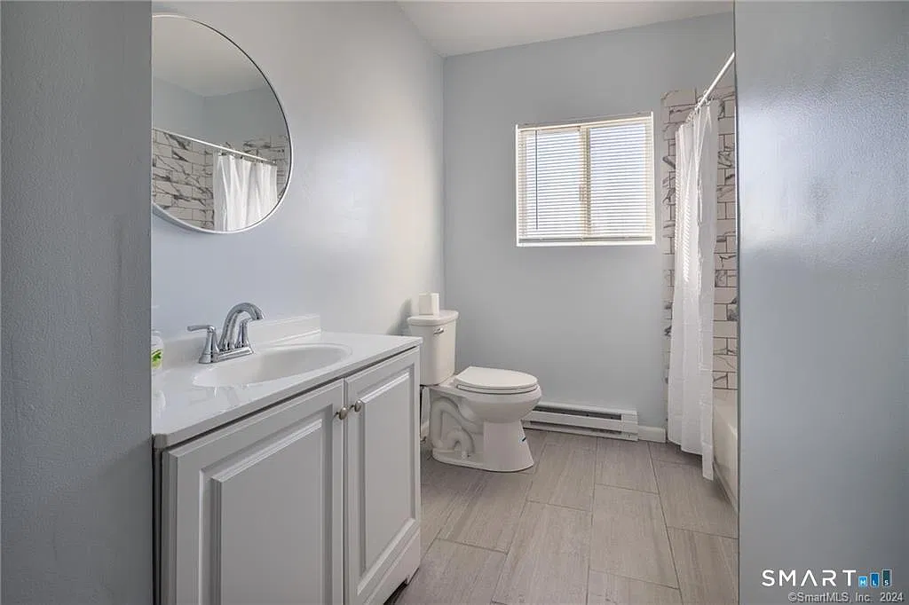 Oaks Condominiums — Photo 1