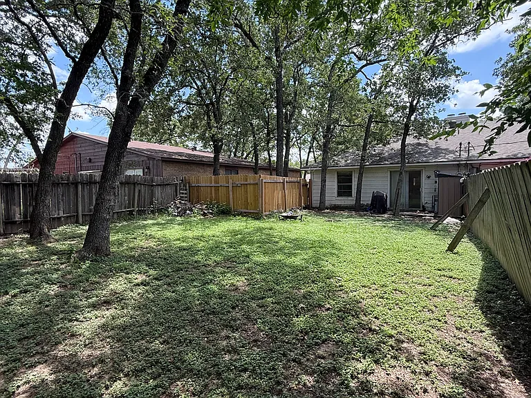 2214 Young Pl #B — Photo 10