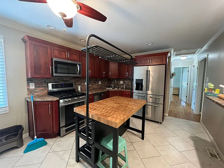 420 Harding Ave — Photo 3
