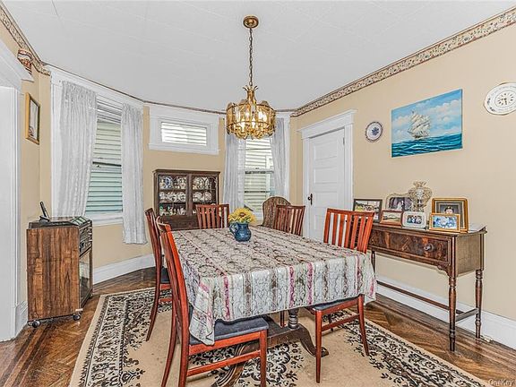 4th image of 567 Van Cortlandt Park Ave