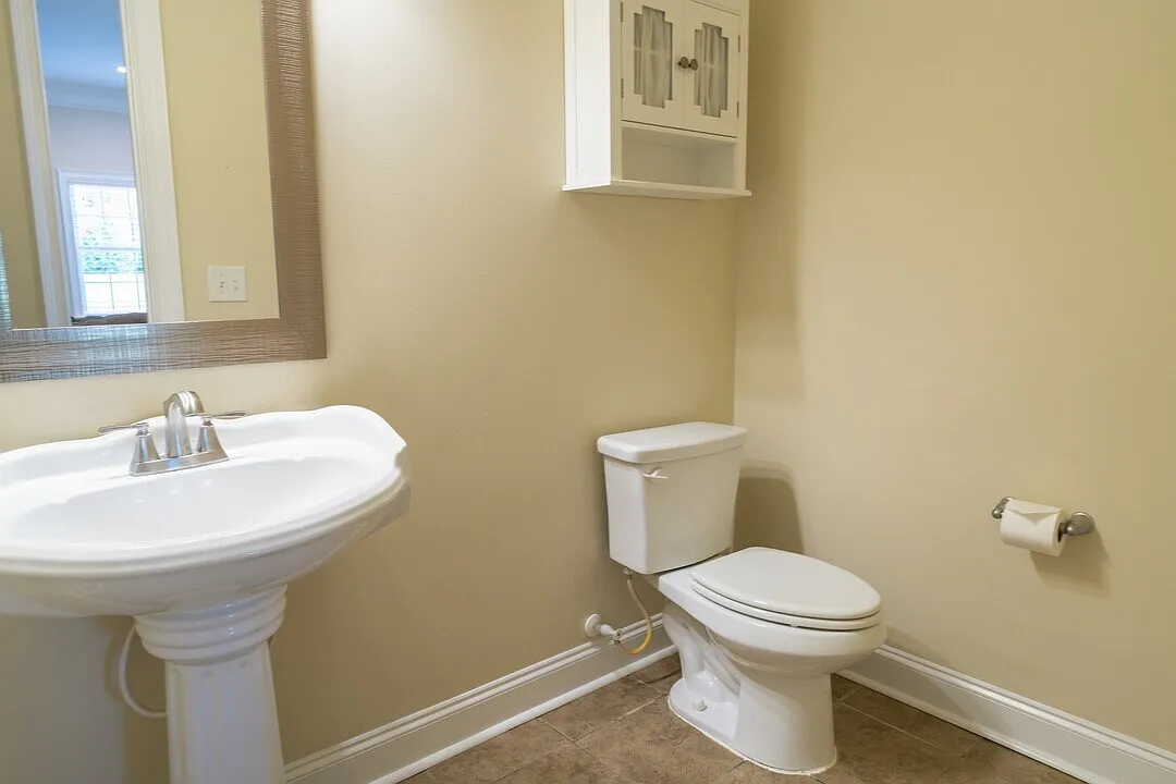 5 bed, 3.5 bath, 3911 sqft, $3,600 — Photo 3