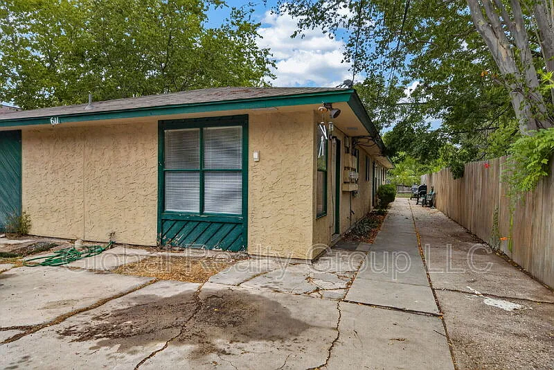 611 W Harding Blvd #1
