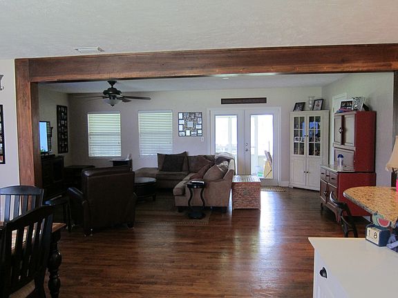 2nd image of 1901 Rolling Green Cir
