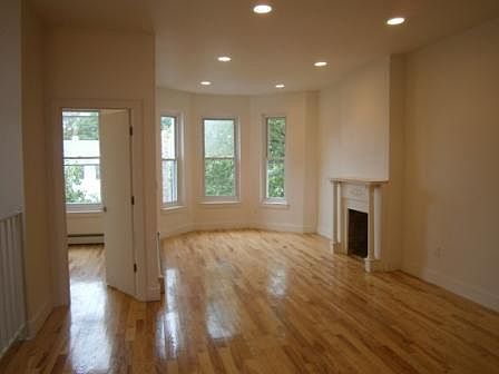 2nd image of 154 Bainbridge St