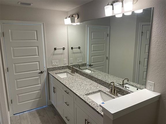 5th image of 17433 Edgewater Dr