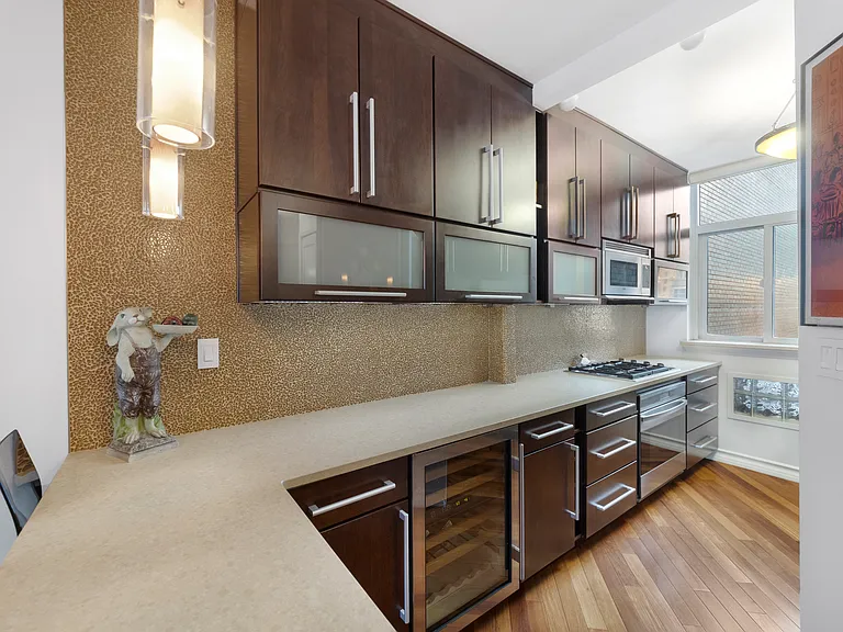 303 E 43rd St #11C — Photo 10