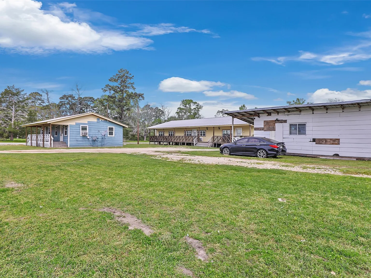 2 bed, 1.0 bath, $1,350 — Photo 3