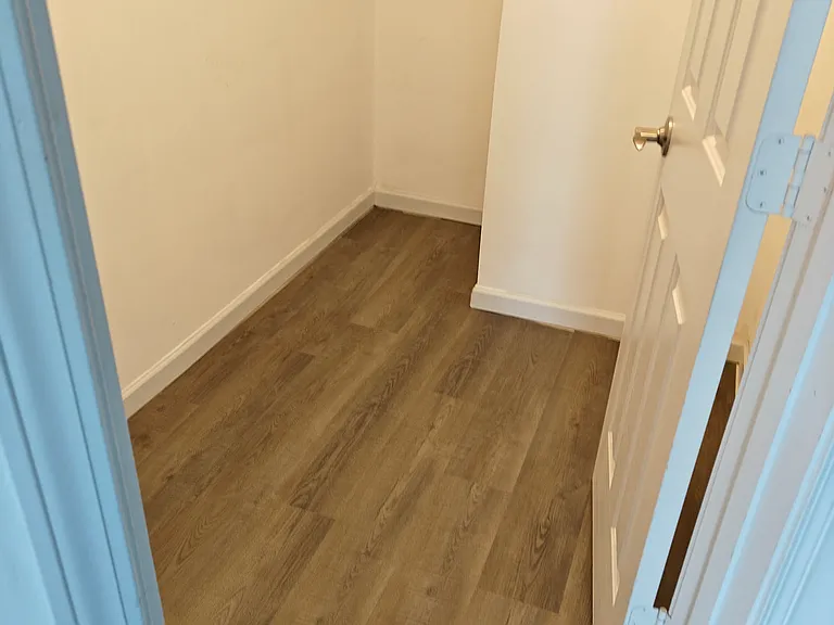 Extra (9x5) Large Walk In Closet