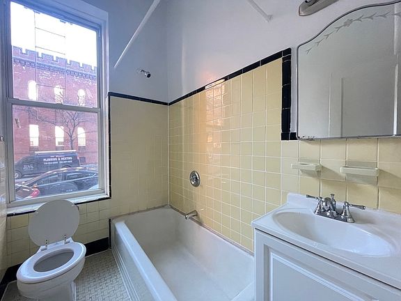 3rd image of 27 E 94th St APT 1E