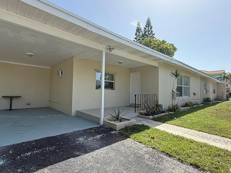 1302 S Federal Hwy